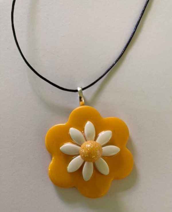 Flower pendant with mustard glass