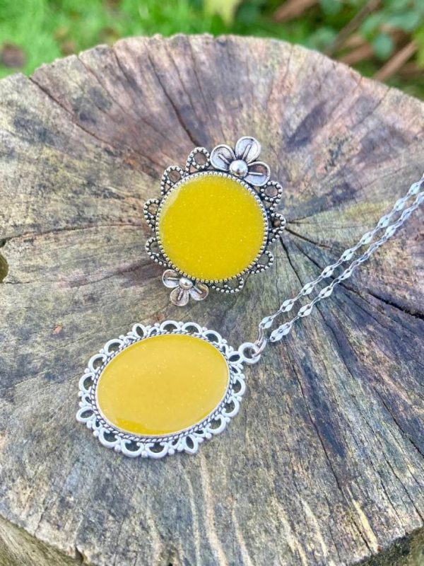 Yellow vintage style pendant and ring set.