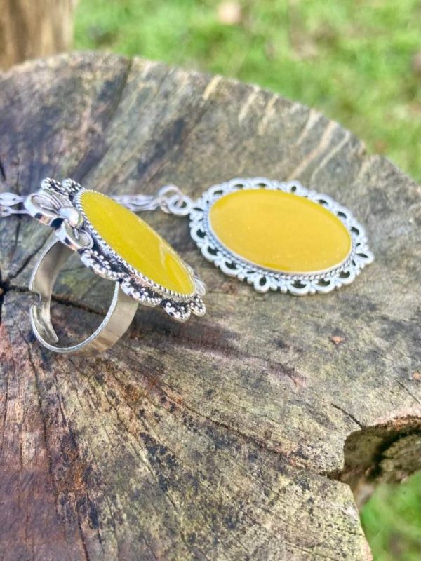 Yellow vintage style pendant and ring set. - Image 2