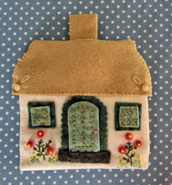 Irish cottage needle case - pink tone