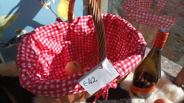 Medium Wicker basket with red insert, handmade, high quality - Image 2