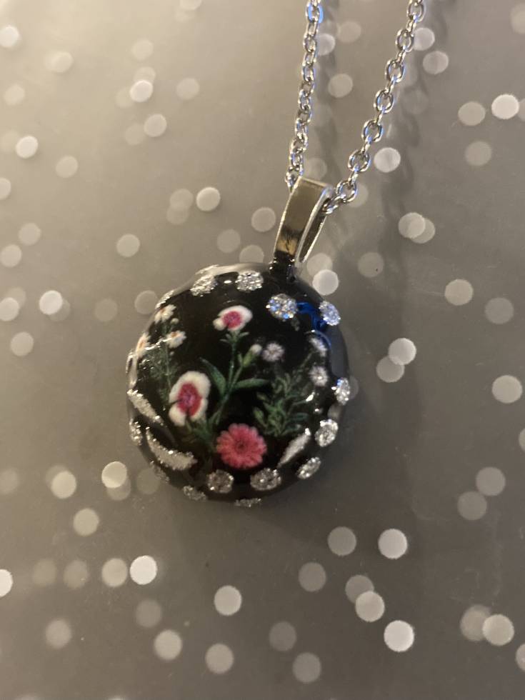 Handmade floral glass necklace. - Image 2