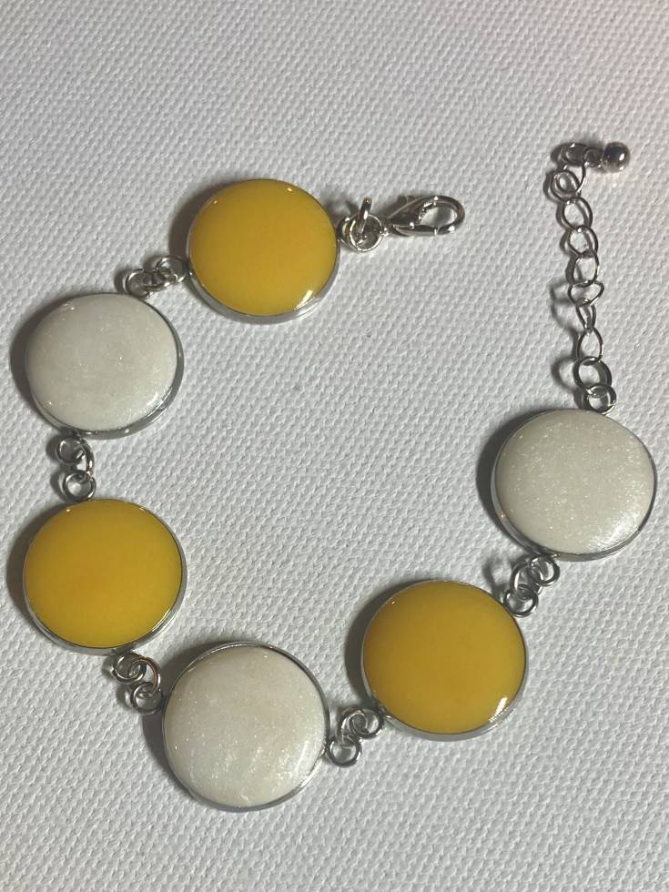 Retro style bracelet with a summery feel. - Image 5